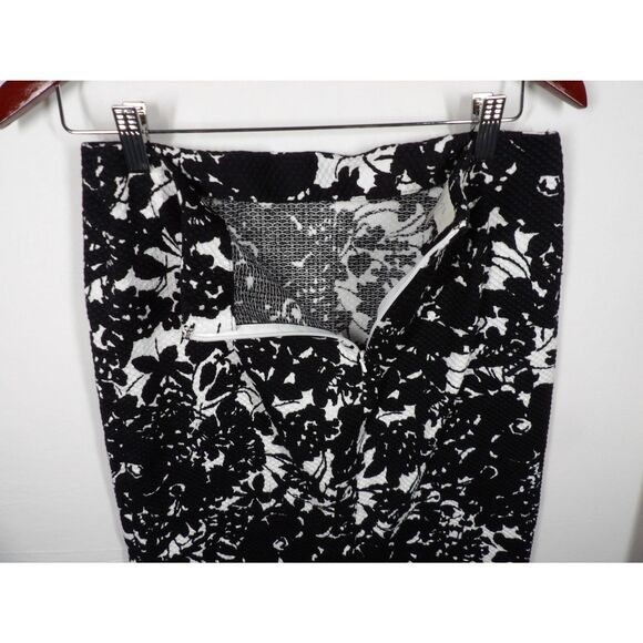 Talbots Black White Floral Stretch Back Slit Business Pencil Skirt | size 8 - Picture 4 of 9